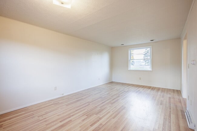 Building Photo - 168 Sackett Rd