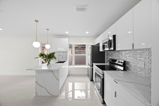 Building Photo - 5664 Boynton Crescent