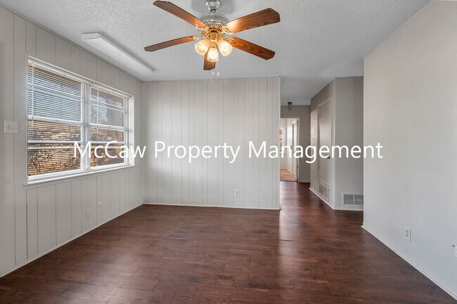 Foto del edificio - 709 Sequoia Dr