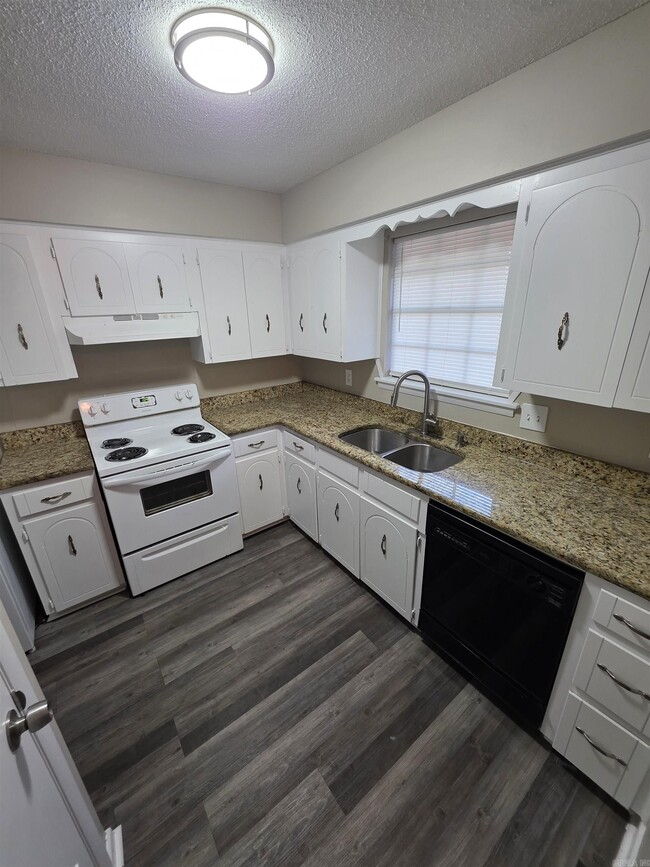Building Photo - 17 Laramie Cove