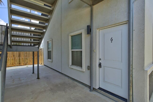 Foto del edificio - 1207 W Kennedy St