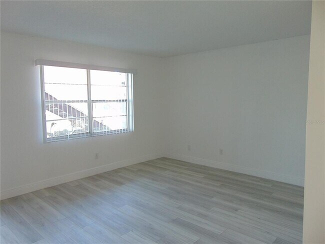 Foto del edificio - 9005 Tudor Dr