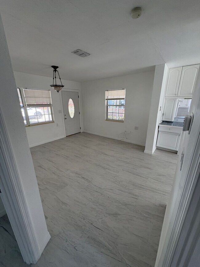 Foto del edificio - Tarpon Springs home close to downtown!