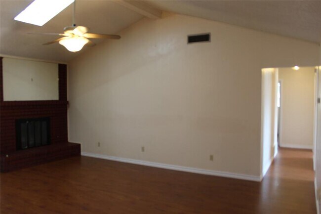 Building Photo - 2213 Richbrook Dr