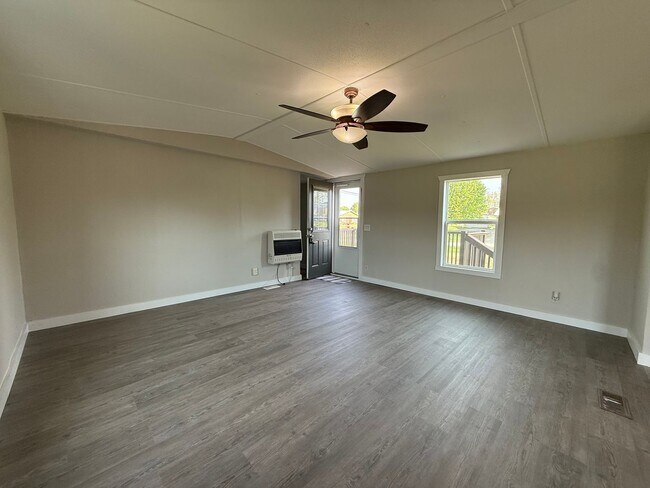 Foto del edificio - 3 Bedroom 2 Bathroom Mobile Home Located in Mosheim, TN