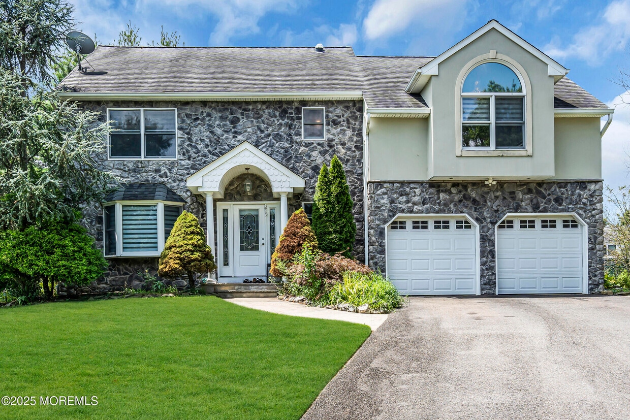 Foto principal - 219 Barnes Ln