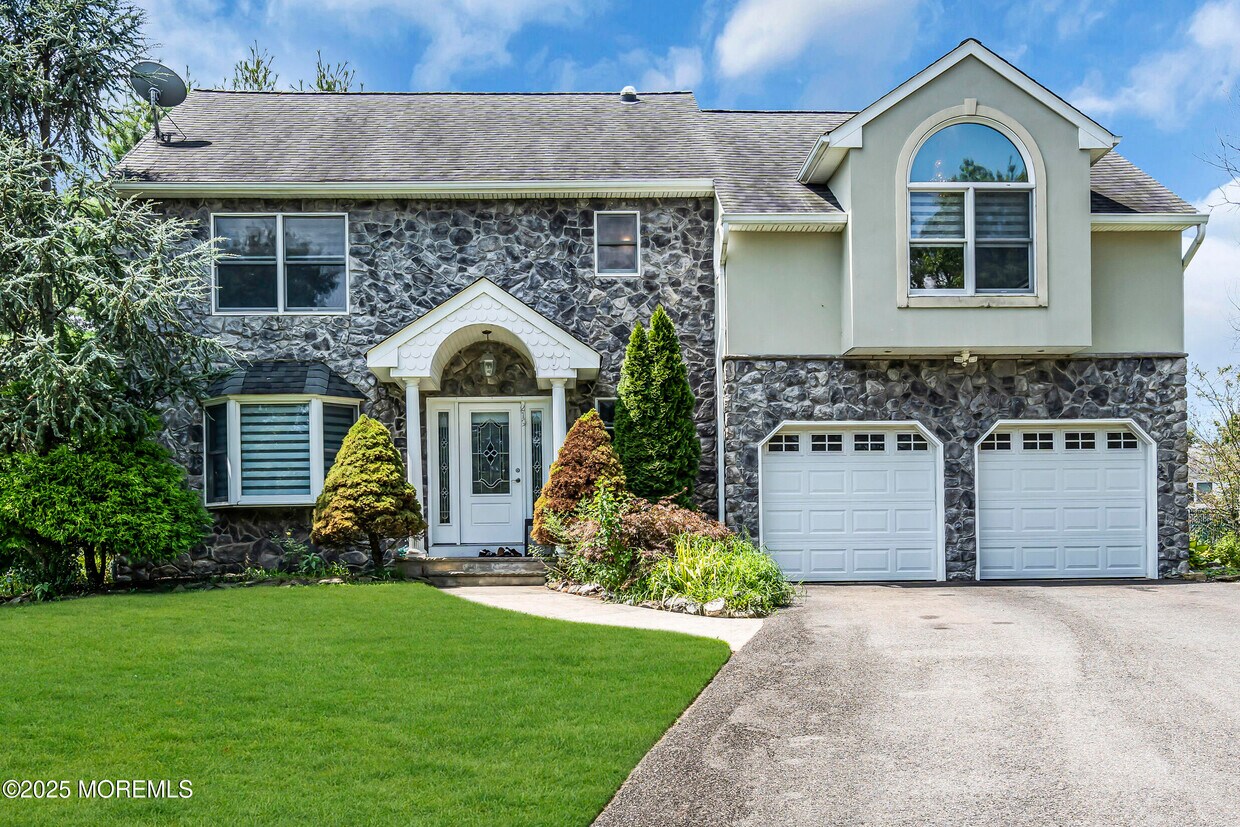 Primary Photo - 219 Barnes Ln