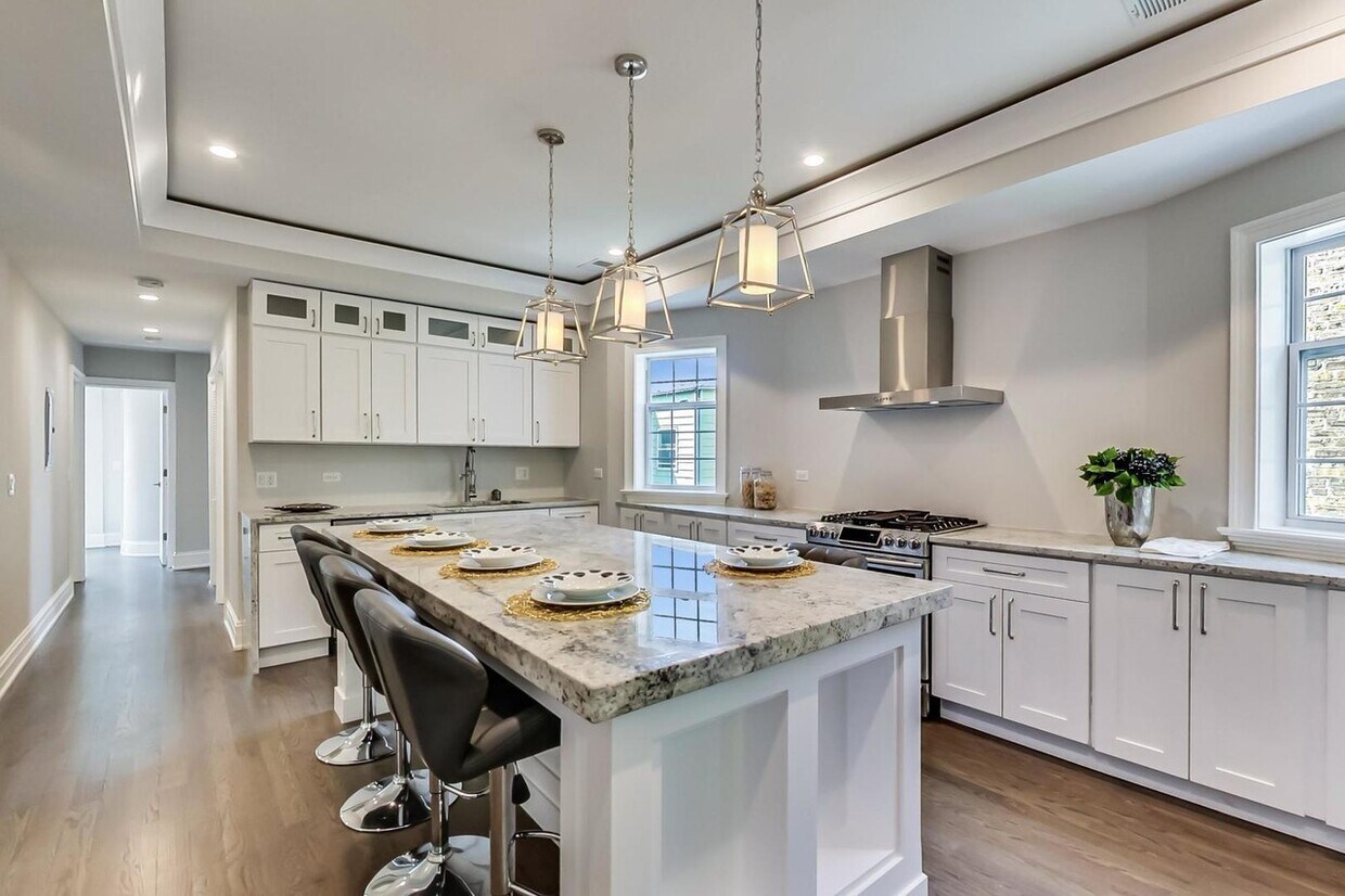Foto principal - 5050 N Ridgeway Ave