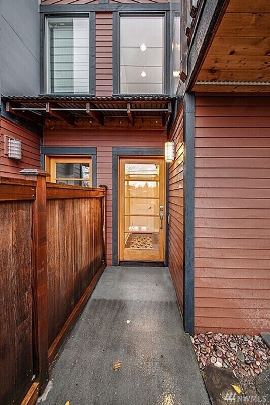 Foto del edificio - 3841 Woodland Park Ave N