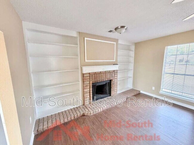 Foto del edificio - 347 Port Douglas Cove