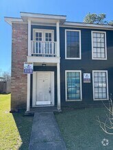 Building Photo - 1110-1112 Willow Creek Dr