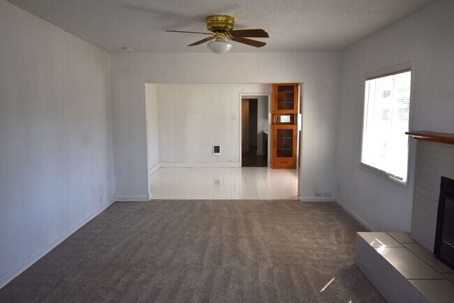 Foto del edificio - Spacious Corner lot home