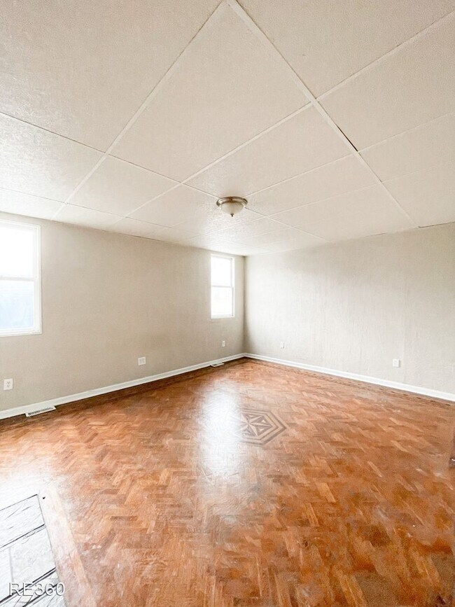 Foto del edificio - 2 br, 1 bath House - 904 E Warrington Ave ...