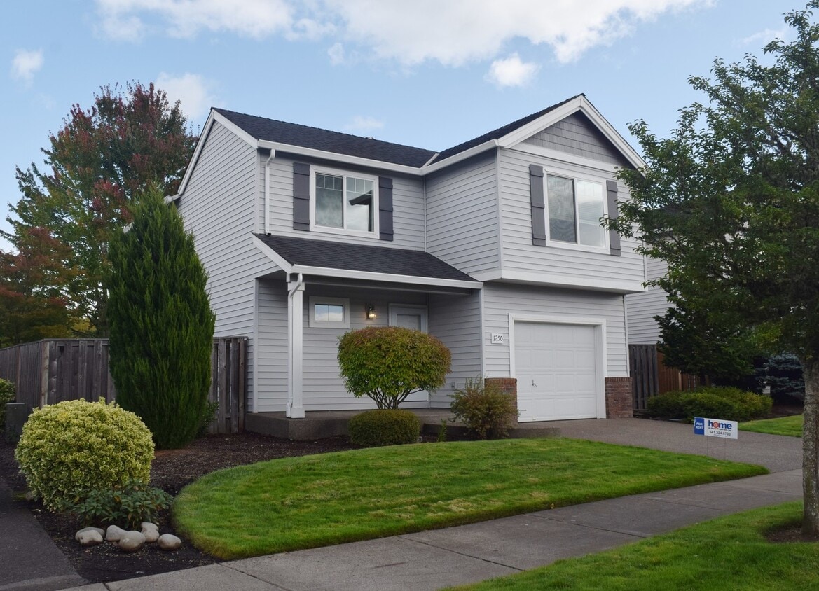 Primary Photo - Beautiful, 3 Bed 1.5 Bath Home In Willamet...