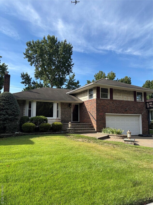 Foto principal - 144 Asbury Ave