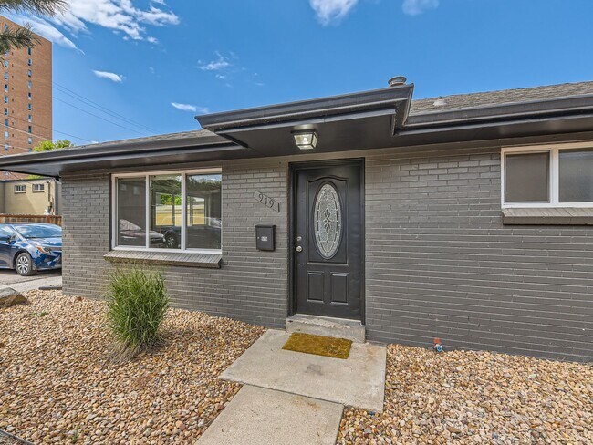 Foto del edificio - Hale neighborhood duplex w/large patio for...