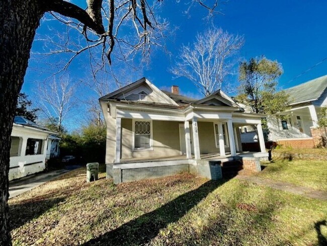 Foto del edificio - Adorable 4 bedroom 2 bath Home Located In ...