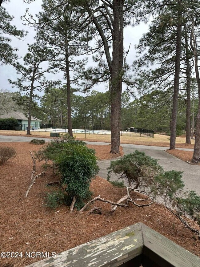 Building Photo - This unit overlooks the 18th fairway of th...