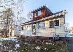 Building Photo - 626 Nina Ave