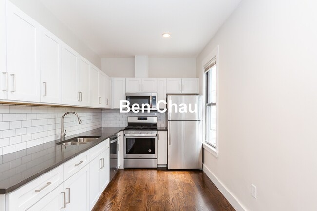 Building Photo - 24 Clary St