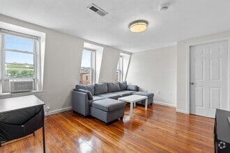 Building Photo - 528 Medford St