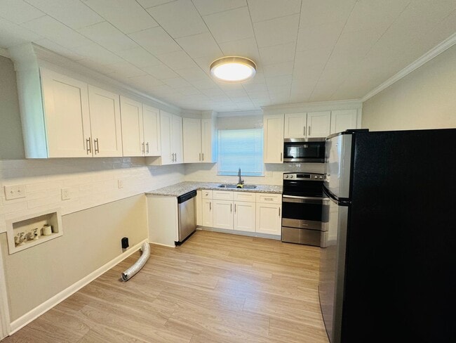 Foto del edificio - 799 Sunderland Rd SW