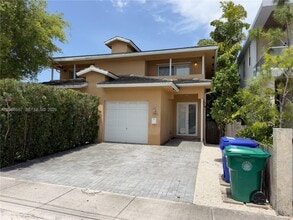 Building Photo - 2780 SW 33rd Ave