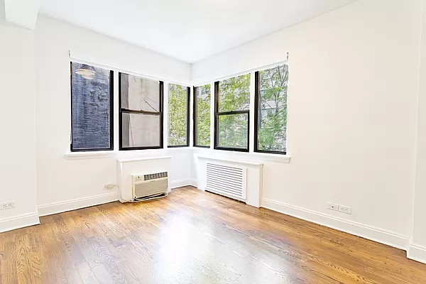 Building Photo - 30 Beekman Pl