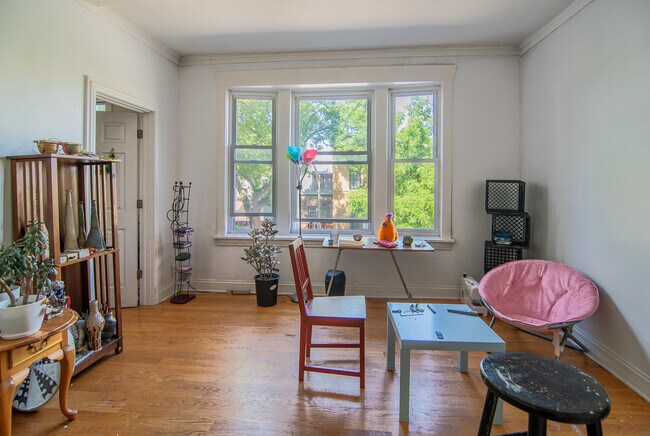 Foto del edificio - 3025 W Diversey Ave
