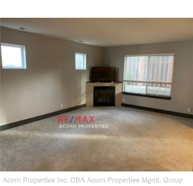 Building Photo - 3 br, 2.5 bath House - 220 NE Melrose Drive