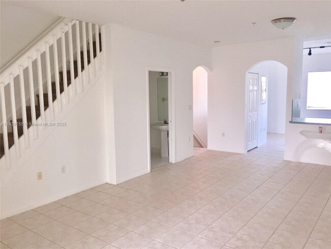 Foto del edificio - 5670 NW 116th Ave