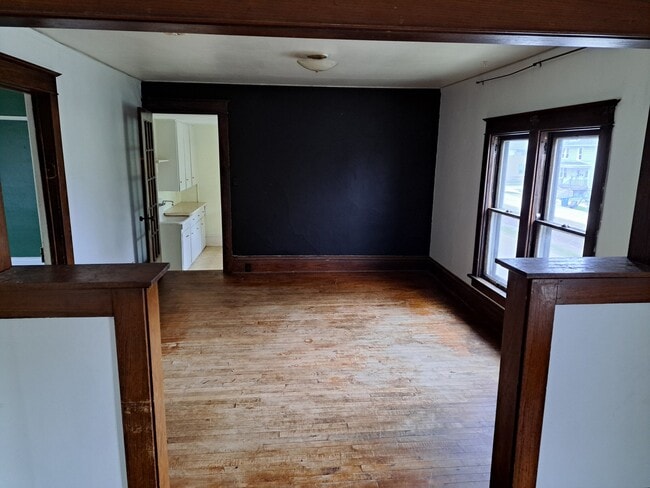 Building Photo - 420 Waugoo Ave
