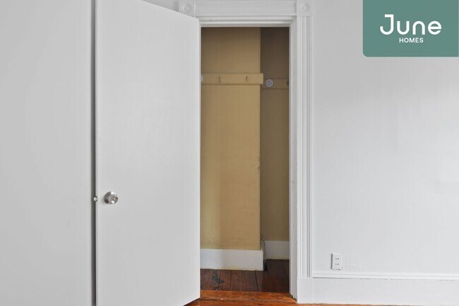 Foto del edificio - ROOM ONLY in 6-bed/2.0-bath Home