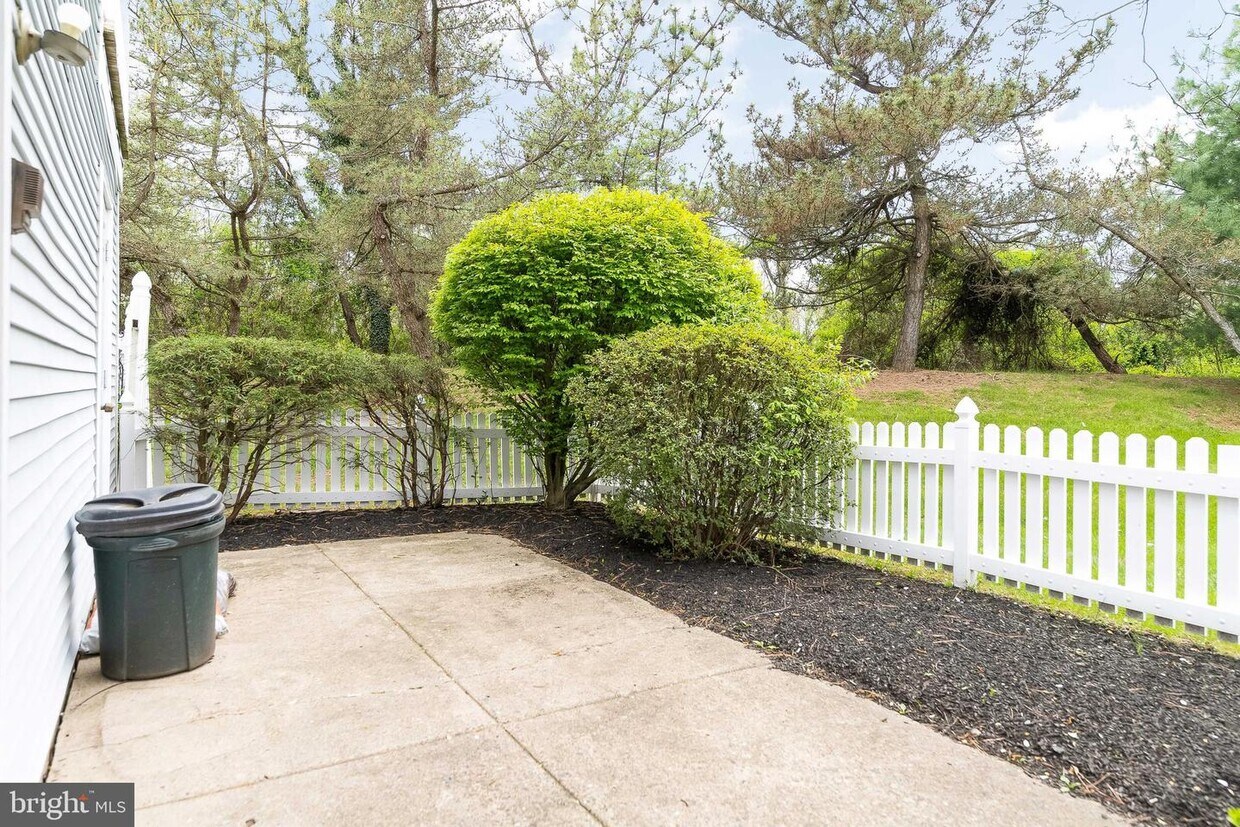 Primary Photo - 526 Cedar Hollow Dr