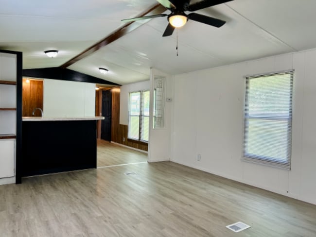 Building Photo - 115-191 Lindenview Cir