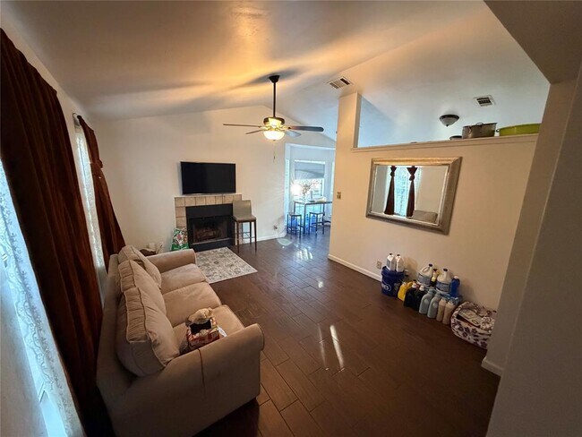 Foto del edificio - 9620 Sugar Hill Dr