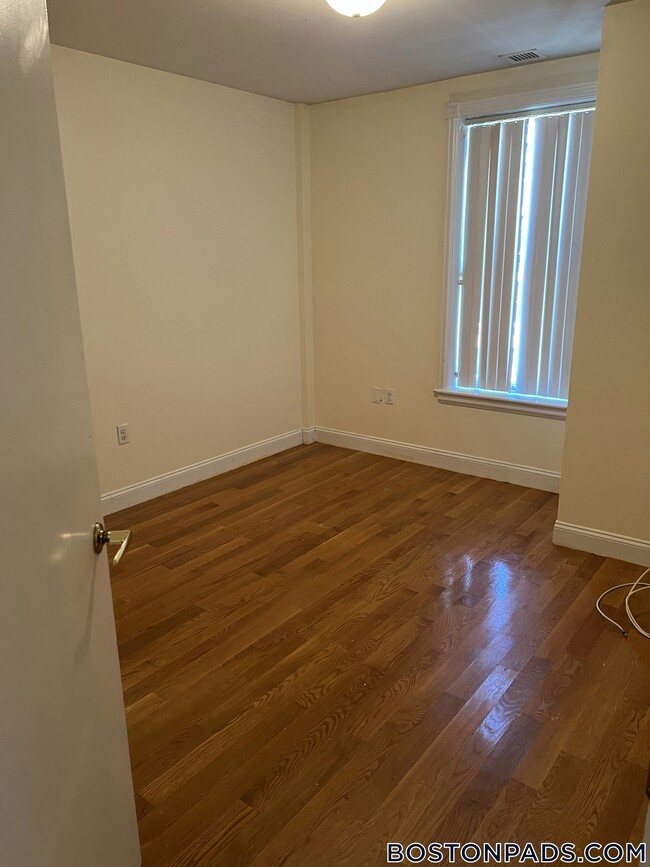 Building Photo - 90 Westland Ave