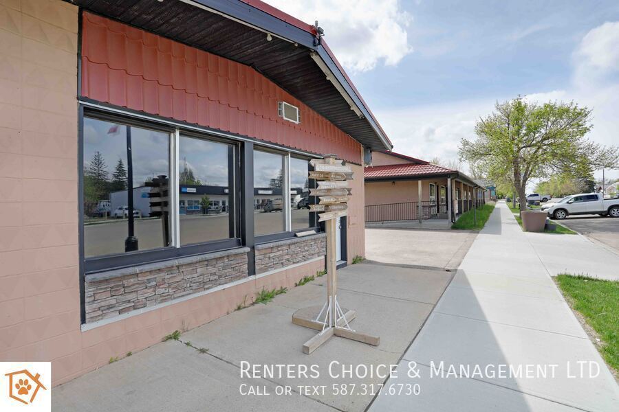 Primary Photo - Bachelor Suite, Furnished, Dog Friendly, U...