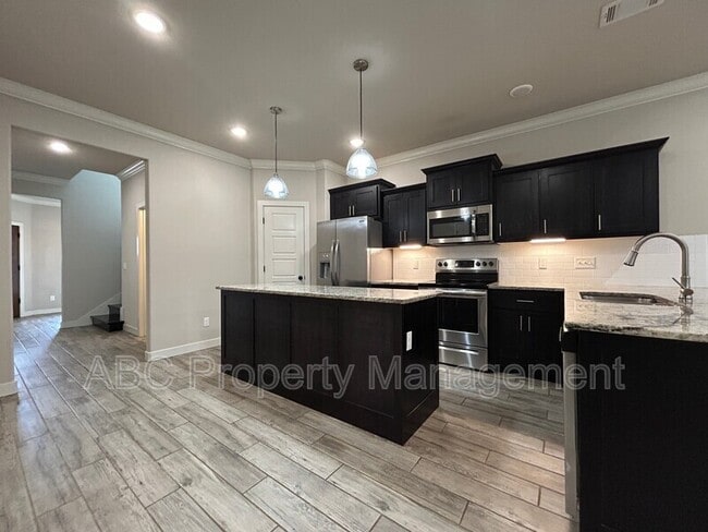 Building Photo - 3301 SW Hillstone Ave