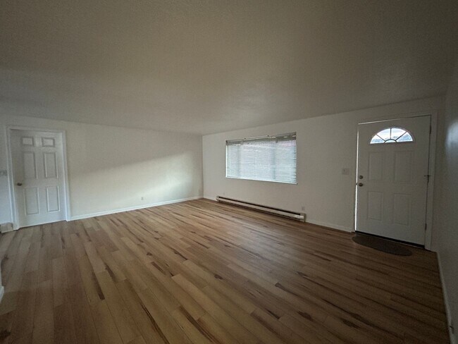 Foto del edificio - MOVE IN SPECIAL! Recently Remodel 2 Bedroo...