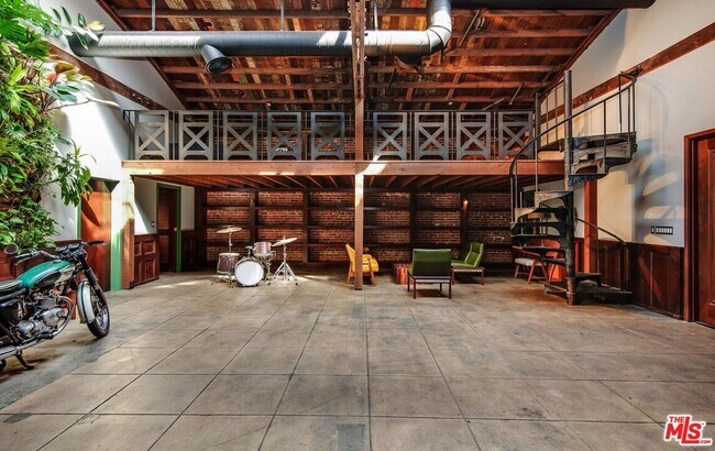 Building Photo - 1411 N Broadway