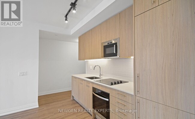 Building Photo - 286 Main St