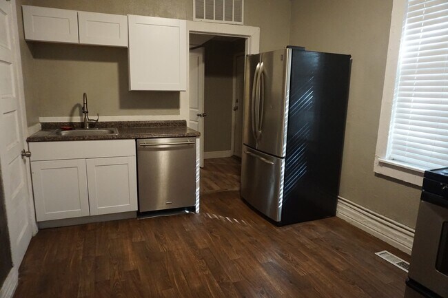 Building Photo - 968 W 500 S