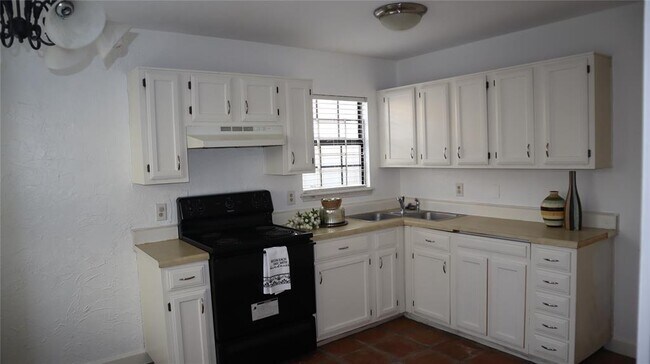 Foto del edificio - 6 Regency Ln