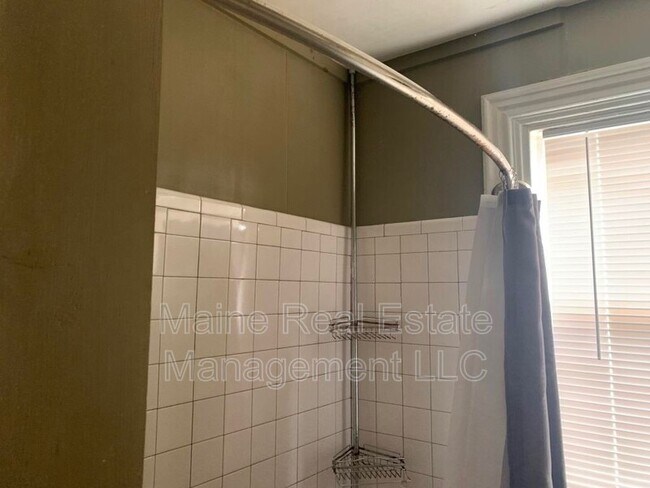 Building Photo - 348 State St