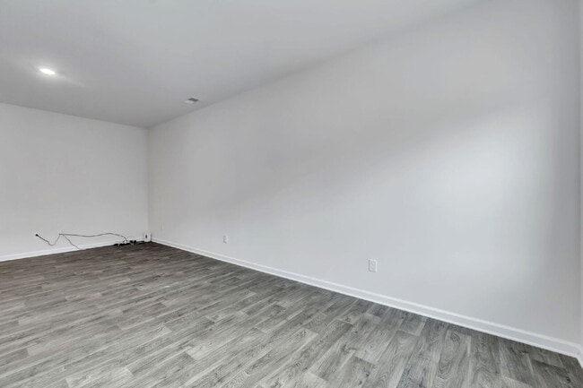 Building Photo - Beautiful 3 Bedroom / 2.5 Bath Townhome with Patio & Community Amenities $1,725/mo rent