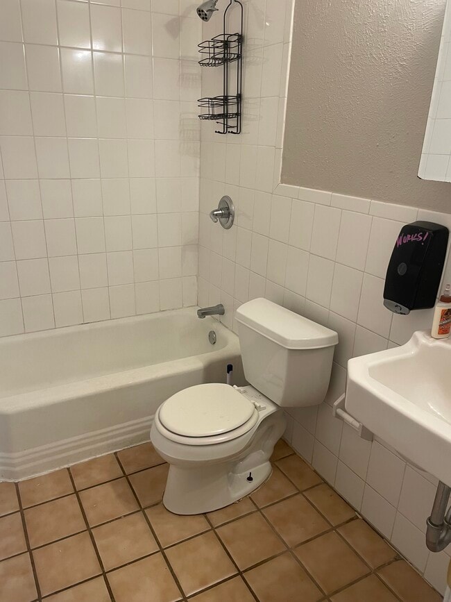 Building Photo - 900 N University Blvd