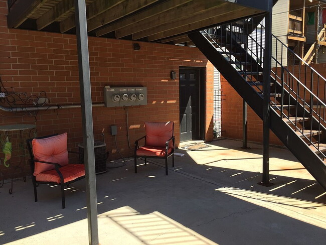 Building Photo - "Discover Urban Elegance: Spacious 2-Bed, ...