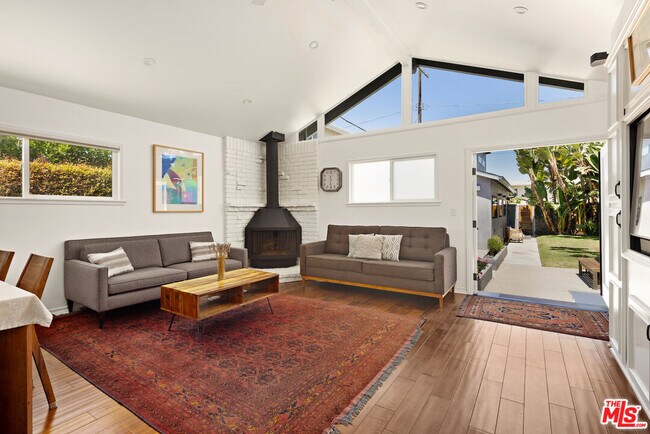 Foto del edificio - 1089 Palms Blvd
