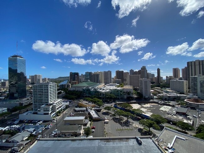 Building Photo - Kapiolani Manor 1 Bedroom with secured cov...